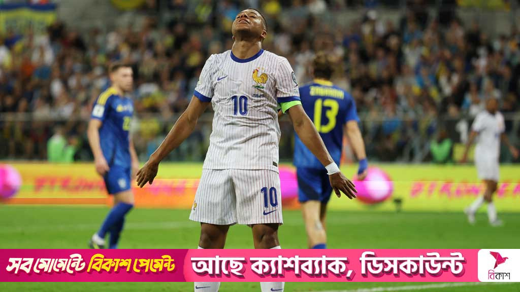 অঁরিকে ছুঁয়ে এমবাপে বললেন, ‘রেকর্ড নয়, আমার চোখ শিরোপায়’