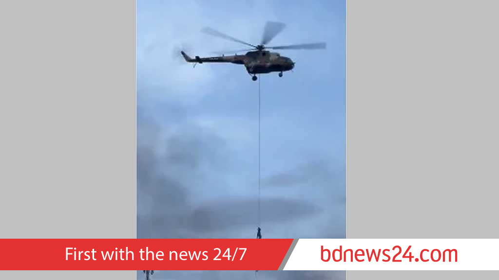 ভিডিও: হেলিকপ্টারের দড়ি ধরে ঝুলতে ঝুলতে পালালেন নেপালের ‘মন্ত্রীরা’