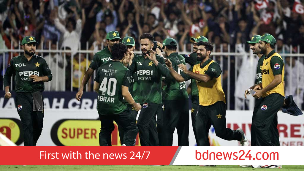 নাওয়াজের হ্যাটট্রিক, আফগান ব্যাটিং গুঁড়িয়ে চ্যাম্পিয়ন পাকিস্তান