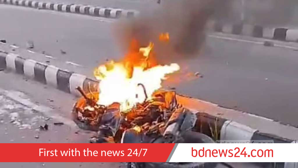 ৩০০ ফুট সড়কে মোটরসাইকেলের ‘প্রতিযোগিতা’, দুই তরুণের মৃত্যু