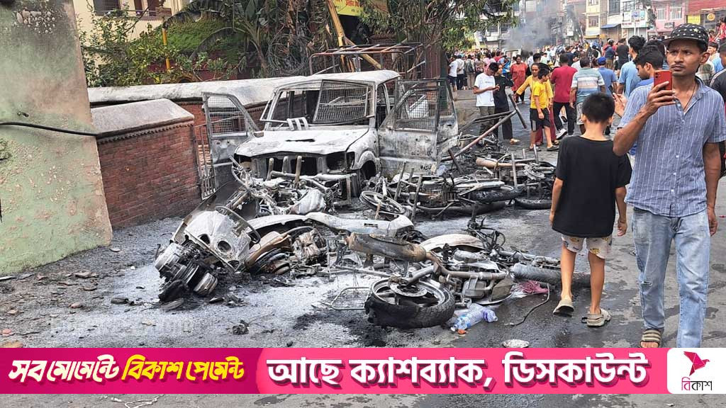 ‘তোমাদের দেশের মত আমরা এখানে সরকার বদলে দিয়েছি’