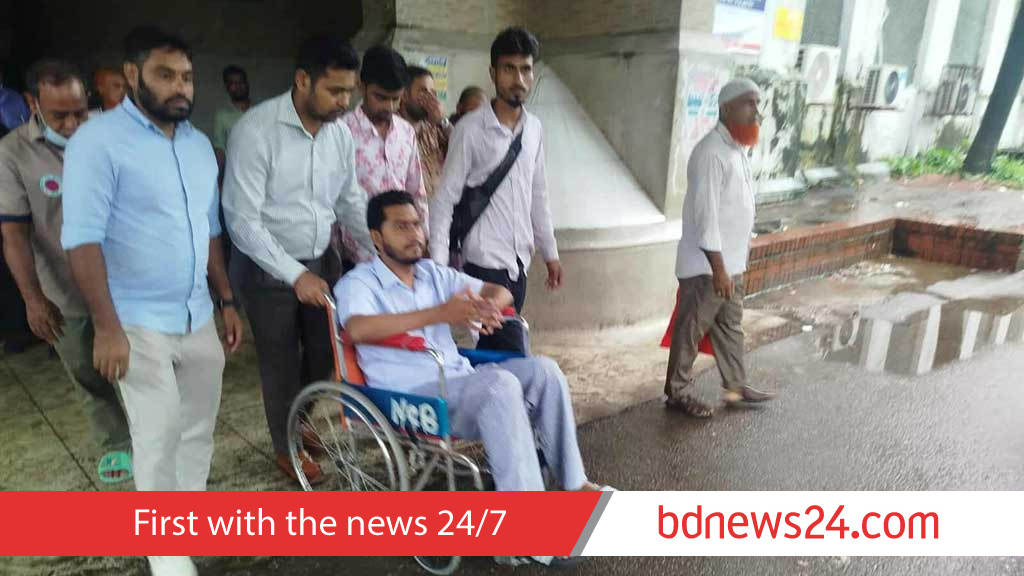 ঢাকা মেডিকেল ছেড়েছেন নুর, ভর্তি হবেন অন্য হাসপাতালে