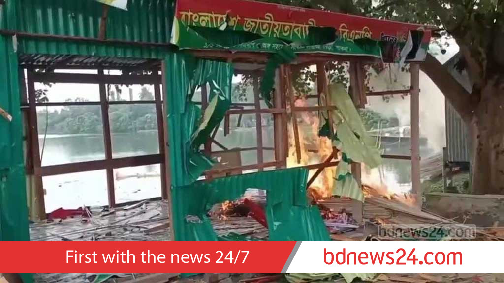 পাবনায় ঘাটের দখল নিয়ে সংঘর্ষে আহত ১৫, বিএনপির কার্যালয় ভাঙচুর