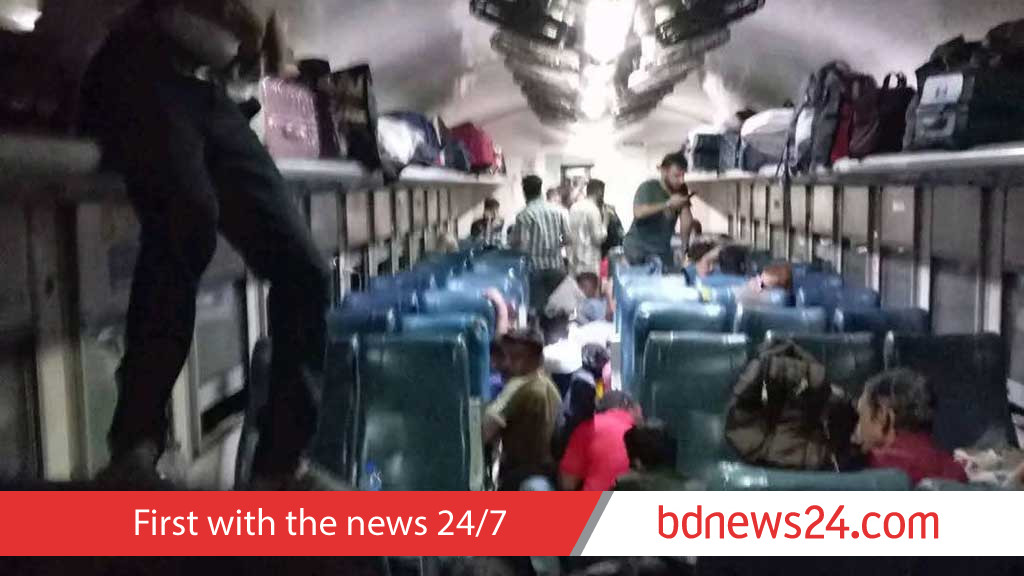 পাবনায় ট্রেনযাত্রীদের সঙ্গে গ্রামবাসীর সংঘর্ষ, কয়েকজন আহত