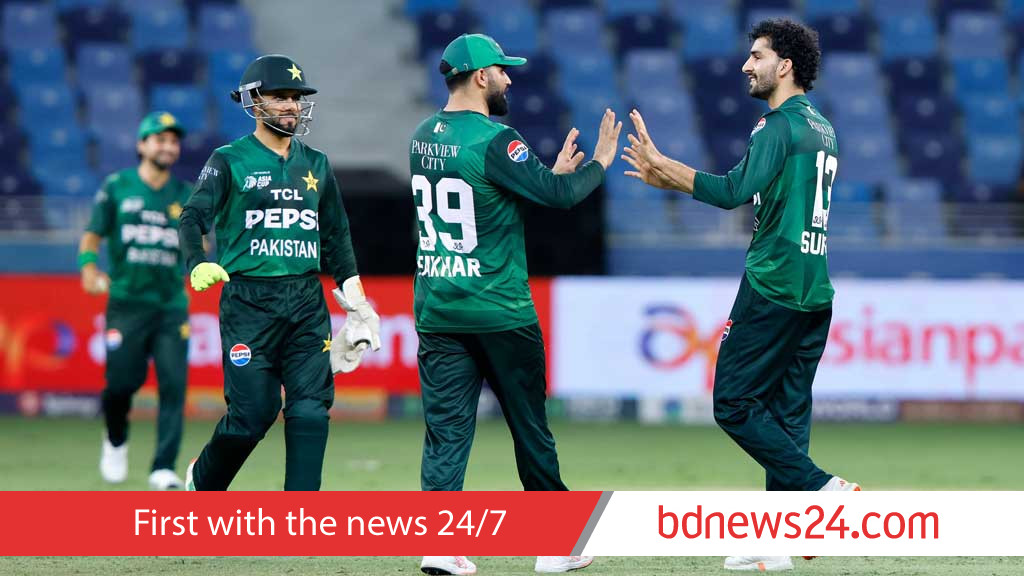 ওমানকে উড়িয়ে পাকিস্তানের শুভসূচনা