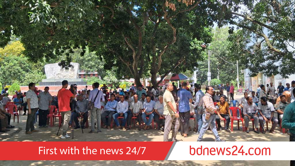 রাজশাহী বিশ্ববিদ্যালয়ে শিক্ষক-কর্মকর্তাদের ‘কমপ্লিট শাটডাউন’ দ্বিতীয় দিনে