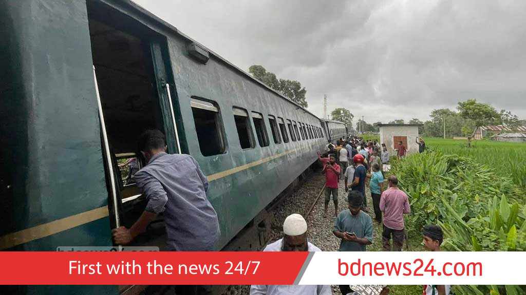 রংপুরে পদ্মরাগের ৬ বগি লাইনচ্যুত, তিন জেলায় ট্রেন চলাচল বন্ধ