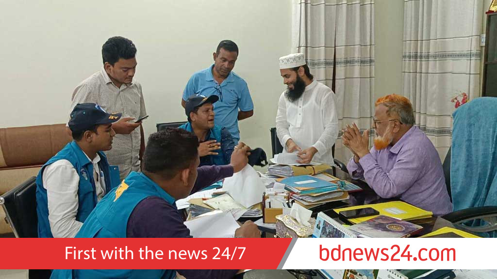 সিরাজগঞ্জ কলেজের অধ্যক্ষের বিরুদ্ধে অনিয়মের অভিযোগ, তদন্তে দুদক