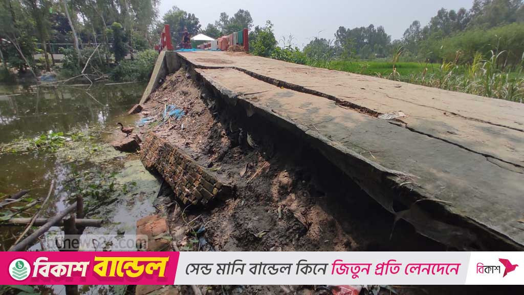 সিরাজগঞ্জে মাস না পেরোতেই ভেঙে গেছে সংযোগ সড়ক, সেতুতে ভোগান্তি
