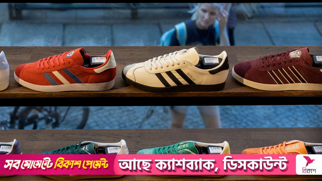 ফ্যাশনে রঙিন স্নিকার্স