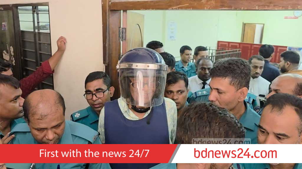 চকোলেট মুখে আদালতে উঠলেন তাজুল ইসলাম, নামলেন হাসিমুখে