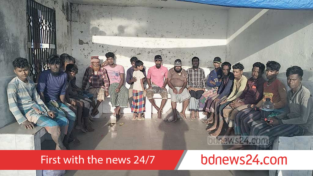 আরাকান আর্মির কাছ থেকে পালিয়ে ফিরেছেন ১৭ জেলে
