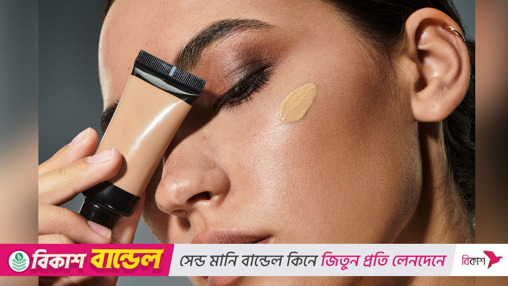 হালকা মেইকআপের জন্য টিন্টেড ময়েশ্চারাইজার
