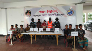 সুন্দরবনে ‘বনদস্যুদের হাতে জিম্মি’ ৯ জেলে উদ্ধার, অস্ত্র-গুলিসহ গ্রেপ্তার ২