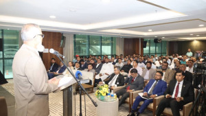 প্রবাসীরা কীভাবে পোস্টাল ব্যালটে ভোট দেবেন জানালেন ইসি