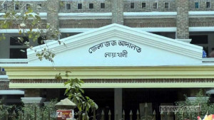 নোয়াখালীতে আদালত ভবন থেকে লাফ দিয়ে পালানোর চেষ্টা আসামির