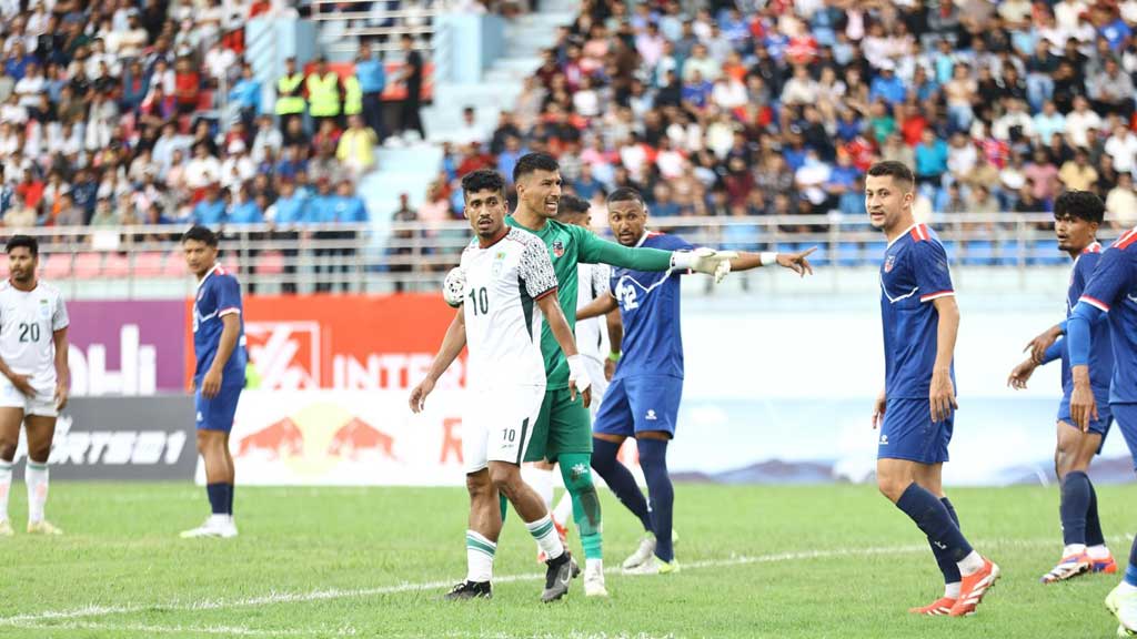 ম্যাচ জুড়েই ভুগতে দেখা যায় বাংলাদেশের মাঝমাঠ ও আক্রমণভাগকে। ছবি: বাফুফে