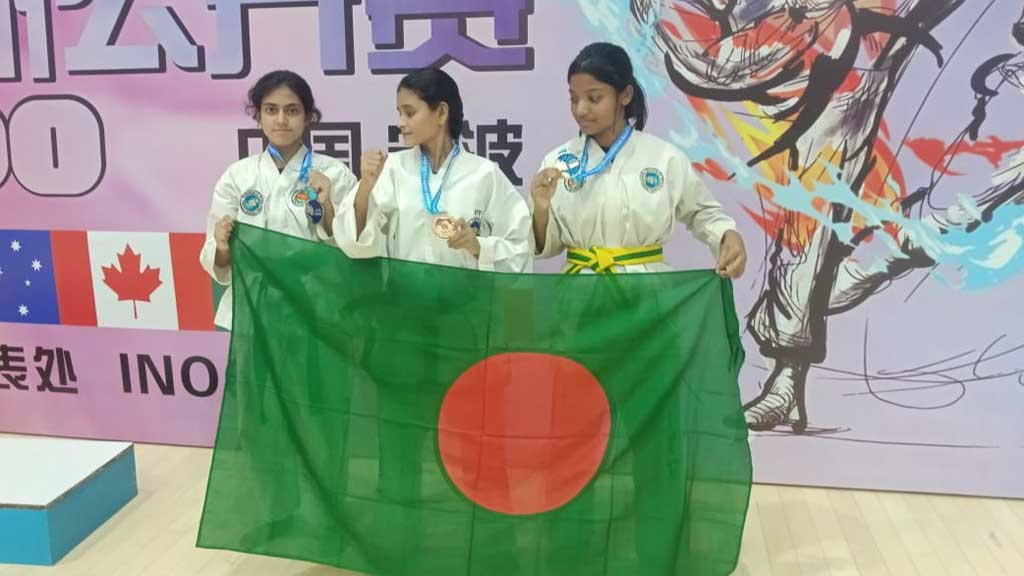চীনে অনুষ্ঠিত এশিয়া ওপেন তায়কোয়ান্দো চ্যাম্পিয়ানশিপে পদক জয়ী তিন বাংলাদেশি শিক্ষার্থী।
