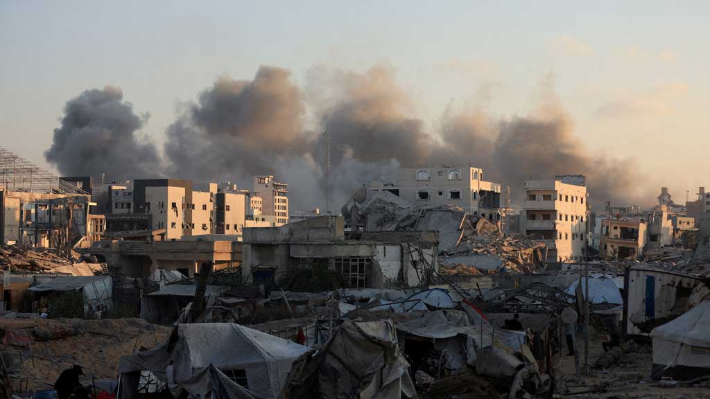 এ দিন গাজা সিটিতে তীব্র হামলা চালায় ইসরায়েলি বাহিনী। ছবি: রয়টার্স 