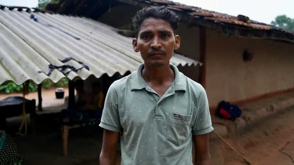 অর্জুন পোতামের অভিযোগ, ফেব্রুয়ারিতে পুলিশি অভিযানে তার ভাইকে অন্যায়ভাবে মারা হয়েছে। ছবি: বিবিসি