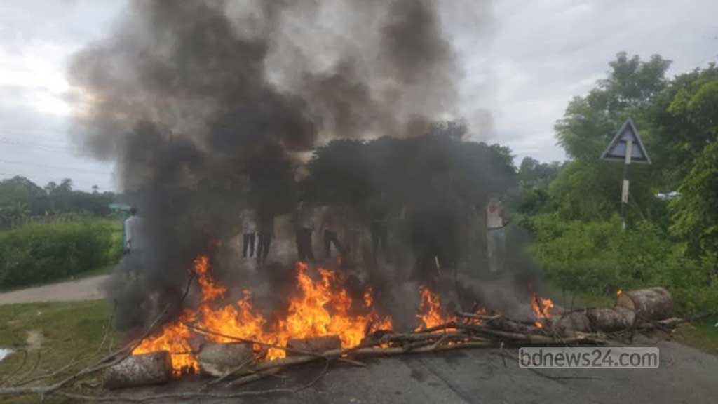 মারমা কিশোরী ‘ধর্ষণ’: অবরোধে বিচ্ছিন্ন খাগড়াছড়ি মারমা কিশোরী ‘ধর্ষণ’: অবরোধে বিচ্ছিন্ন খাগড়াছড়ি