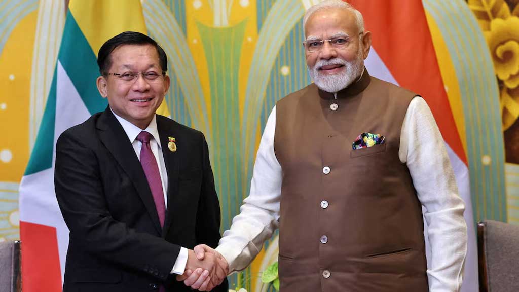 চীনের তিয়ানজিনে সাংহাই কোঅপারেশন অর্গানাইজেশনের (এসসিও) সাইডলাইনে মিয়ানমারের জান্তাপ্রধান মিন অং হ্লাইংয়ের সঙ্গে ভারতের প্রধানমন্ত্রী নরেন্দ্র মোদী। ফাইল ছবি। ছবি: রয়টার্স