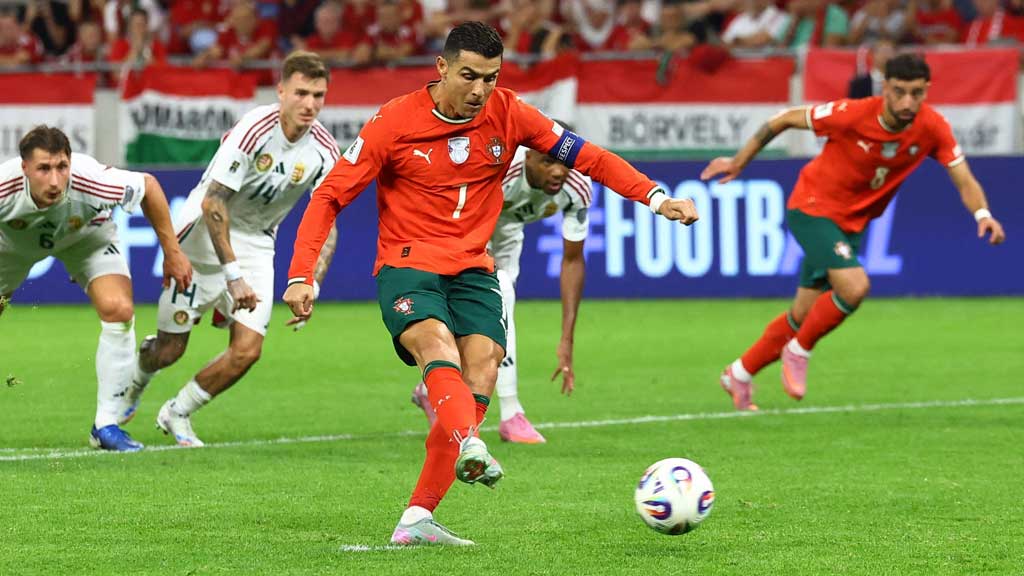 মাঠে নামলেই প্রমাণ করছেন ক্রিস্তিয়ানো রোনালদো, গোলের ক্ষুধা এখনও তার মেটেনি। ছবি: রয়টার্স