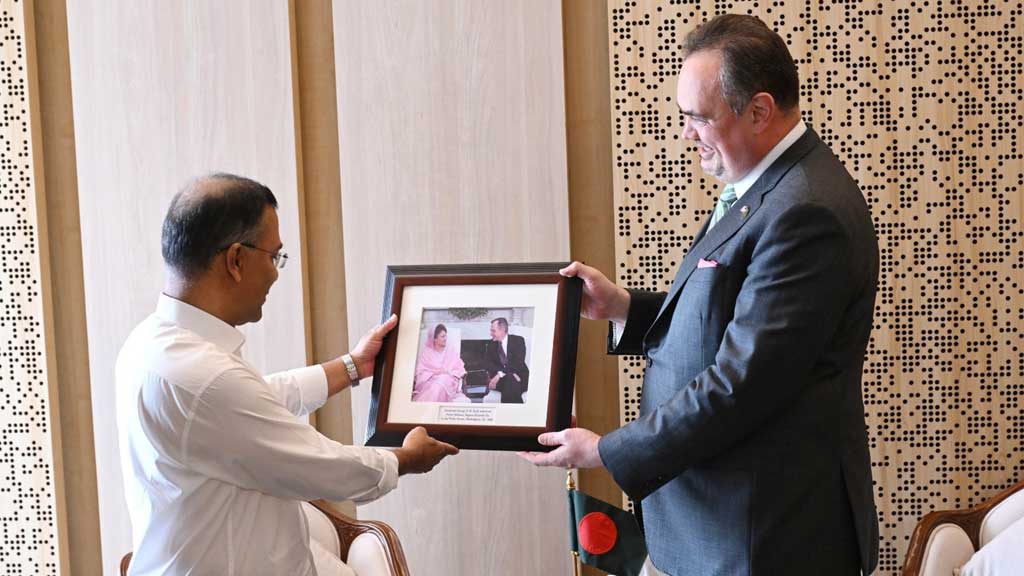 US envoy presents historic photos to PM Tarique