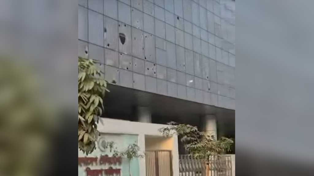 এনইআইআর চালু, প্রতিবাদে বিটিআরসি কার্যালয়ে মোবাইল ব্যবসায়ীদের হামলা, ভাঙচুর