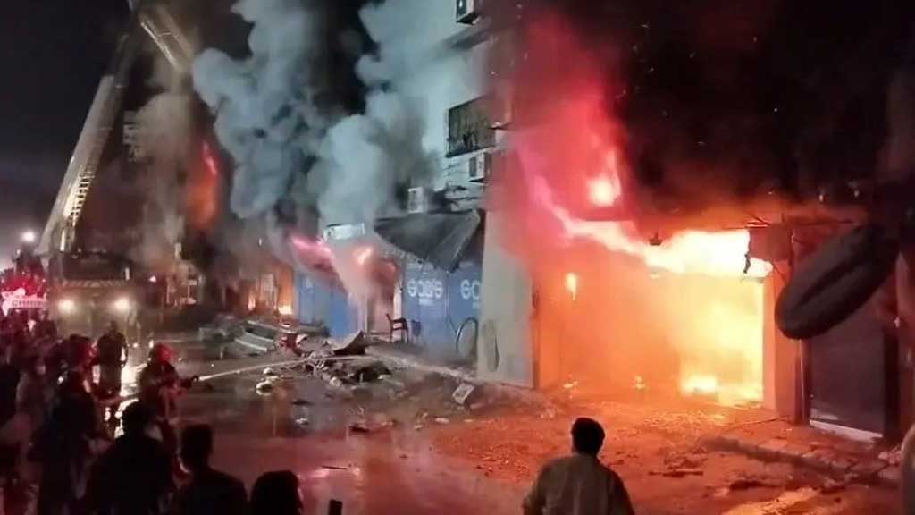 6 die in fire at Pakistan shopping mall