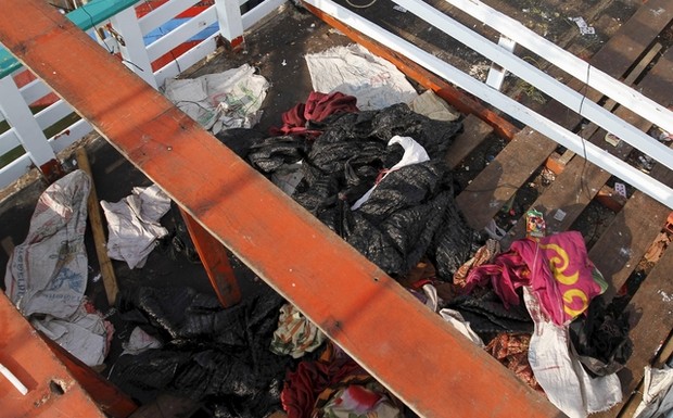 Nearly 800 "boat people" were brought ashore in Indonesia on Friday but other vessels crammed with migrants were sent back to sea despite a UN call to quickly rescue thousands set adrift in Southeast Asian waters. 