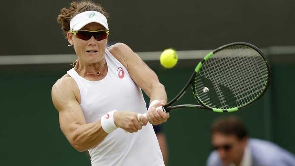 Samantha Stosur of Australia hits a shot during her match against Coco Vandeweghe of the USA at the Wimbledon Tennis Championships in London, July 3, 2015.  REUTERS/Henry Browne