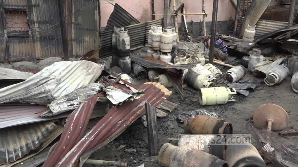 Gas cylinders explode, spread panic in Ashulia