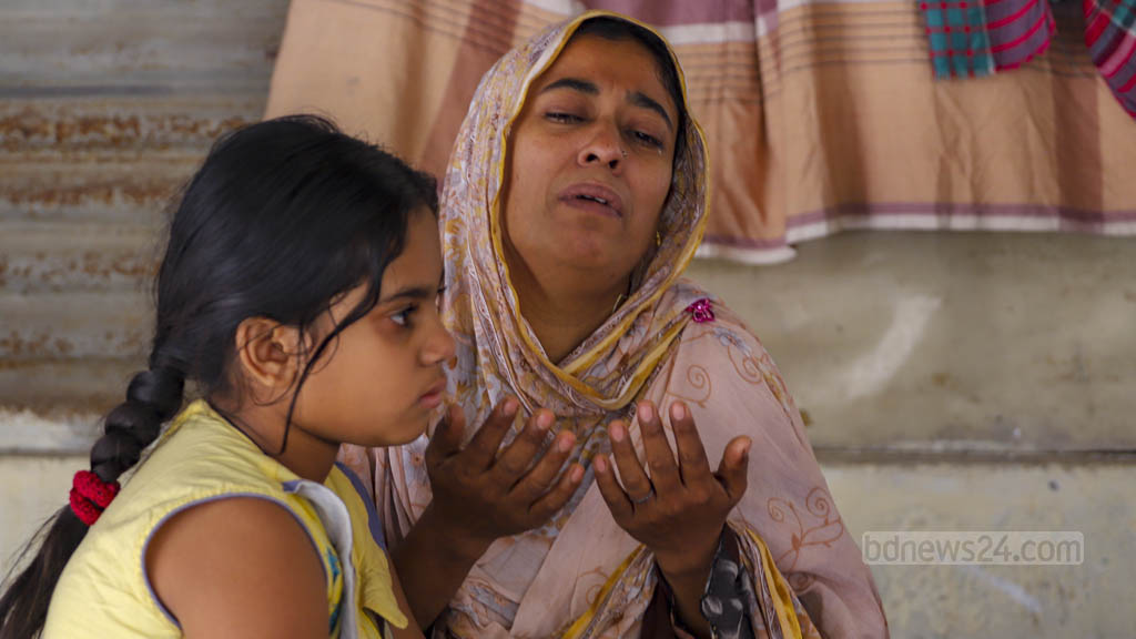 Nov 12: Relatives cry at Dhaka Medical College Hospital after the death of Jalal Uddin, a worker who was injured in clashes with police during protests for a pay rise.  Photo: Twhiduzzaman Tapu