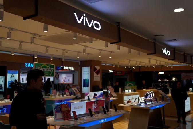 A Vivo logo is seen at a shopping mall in Shanghai, China February 22, 2019. Picture taken Feb 22, 2019.  REUTERS/Aly Song