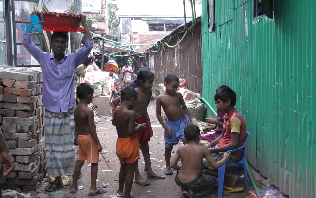 বাস্তুচ্যুত জীবন
