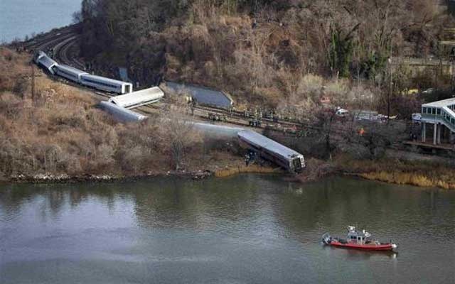 New York Train Derailment Kills Four