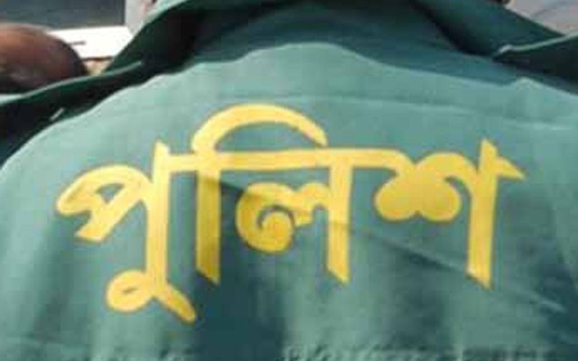 মাদারীপুরে পুলিশকে ‘আহত করায়’ আটক ২