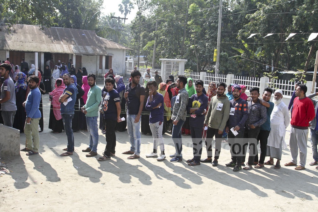 ২০১৮ সালের ৩০ ডিসেম্বর একাদশ জাতীয় সংসদ নির্বাচনে ঢাকার একটি ভোটকেন্দ্র ফাইল ছবি