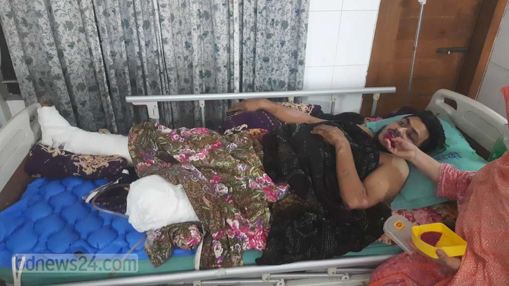 প্রাণে বেঁচে গেছে, হারিয়েছে ‘জীবন’