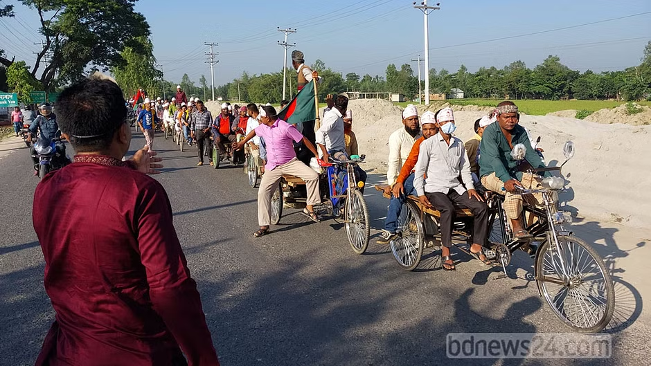 ধর্মঘটের কারণে রংপুরের সমাবেশে যোগ দিতে সৈয়দপুর থেকে বিএনপিকর্মীরা এসেছিলেন ভ্যানে ফাইল ছবি