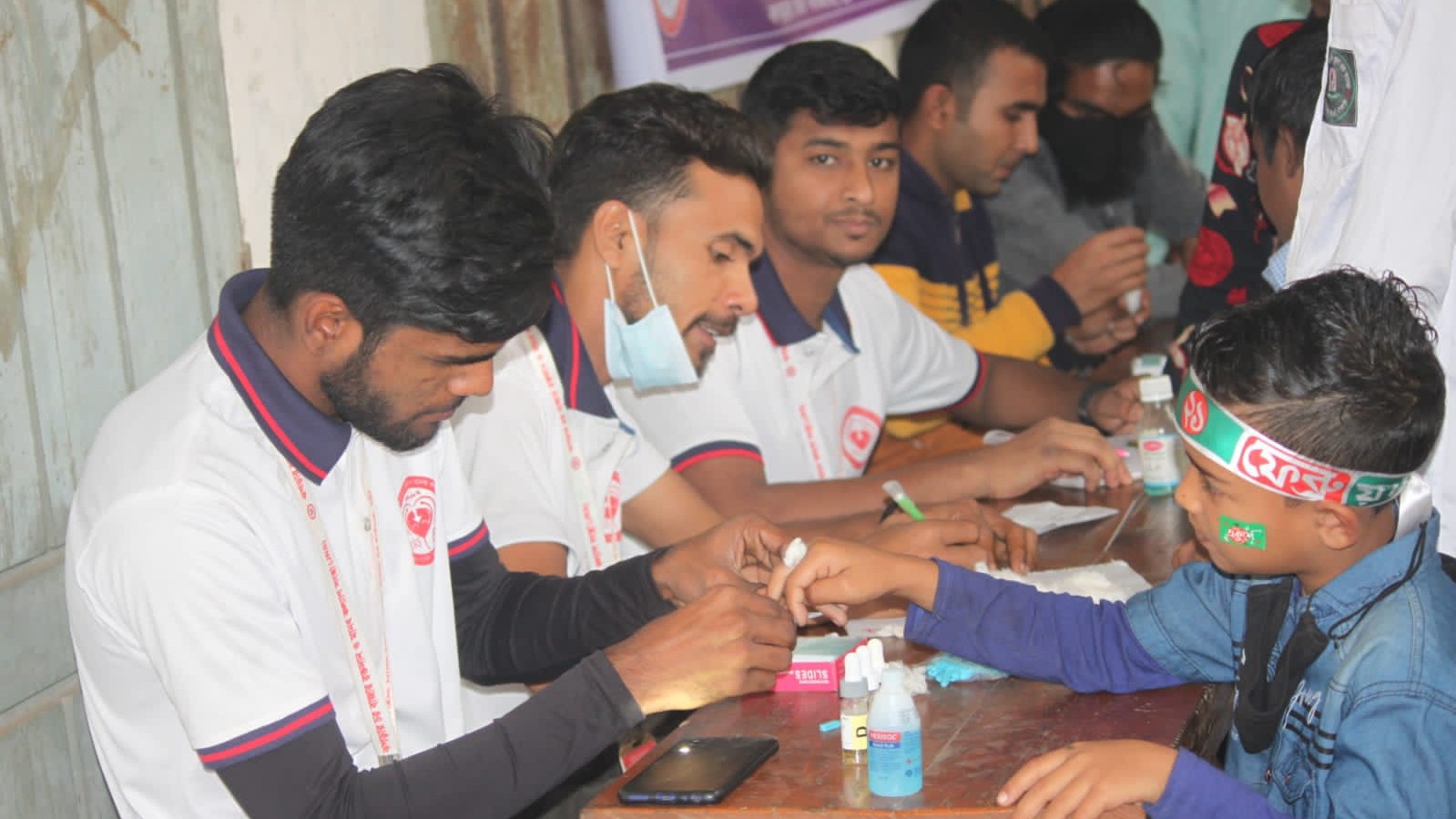 ভাষা শহীদদের স্মরণে শেরপুরে বিনামূল্যে রক্ত পরীক্ষা