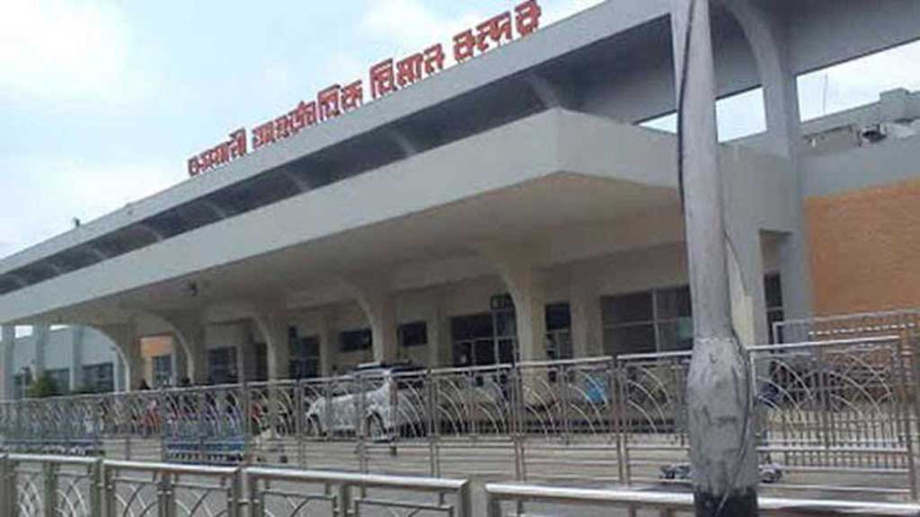 ওসমানীতে বোর্ডিং ব্রিজের সঙ্গে লন্ডনগামী বিমানের ধাক্কা