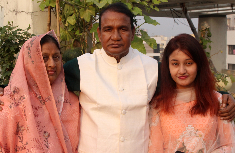 পরিবারের সঙ্গে বীর মুক্তিযোদ্ধা মো. আব্দুস সামাদ salek khokon