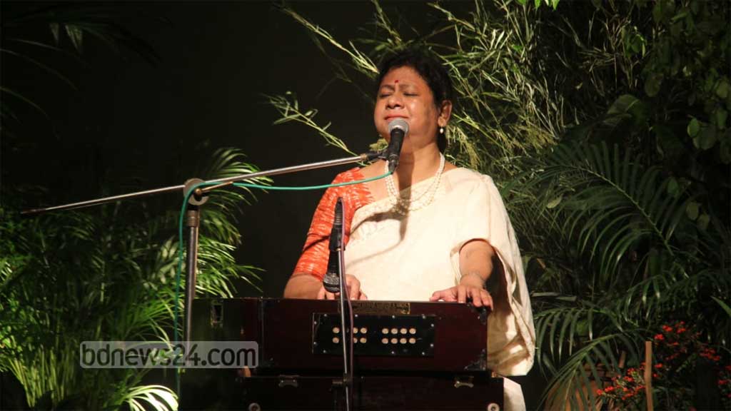 ছায়ানট সাধারণ সম্পাদক লাইসা আহমদ লিসা গান রবীন্দ্রনাথ ঠাকুরের ‘আমি তোমার সঙ্গে বেঁধেছি আমার প্রাণ’ গানটি 