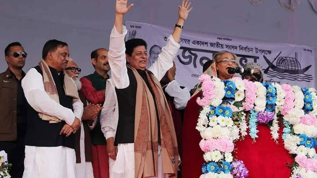 ২০১৮ সালের নির্বাচনে ঢাকা-১৭ আসনে আওয়ামী লীগের প্রার্থী হিসেবে আকবর হোসেন পাঠান ফরুককে পরিচয় করিয়ে দেন দলের সভাপতি শেখ হাসিনা  