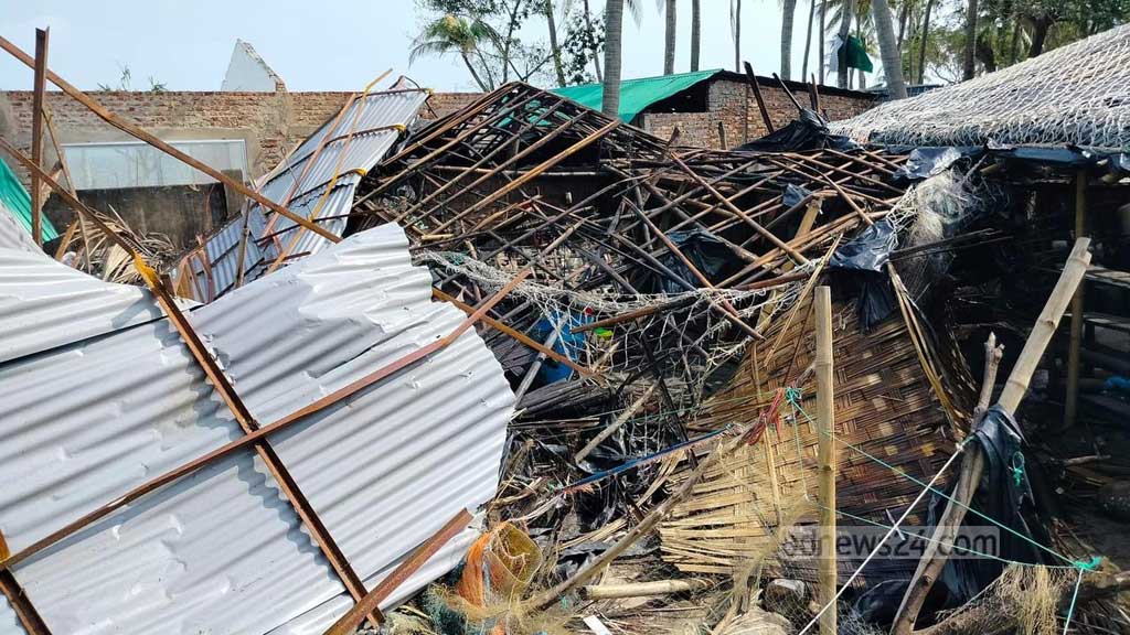 ঘূর্ণিঝড় মোখায় সেইন্ট মার্টিনের অনেক গাছপালা ও বাড়িঘর বিধ্বস্ত হয়েছে। তবে স্থানীয়রা বলছেন, ঝড়ের সময় জলোচ্ছ্বাস বেশি না হওয়ায় খুব বেশি ভাঙেনি।  