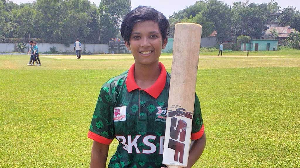 বৃষ্টির দাপটের দিন শামিমা-সুমাইয়া-শিভানির ফিফটি