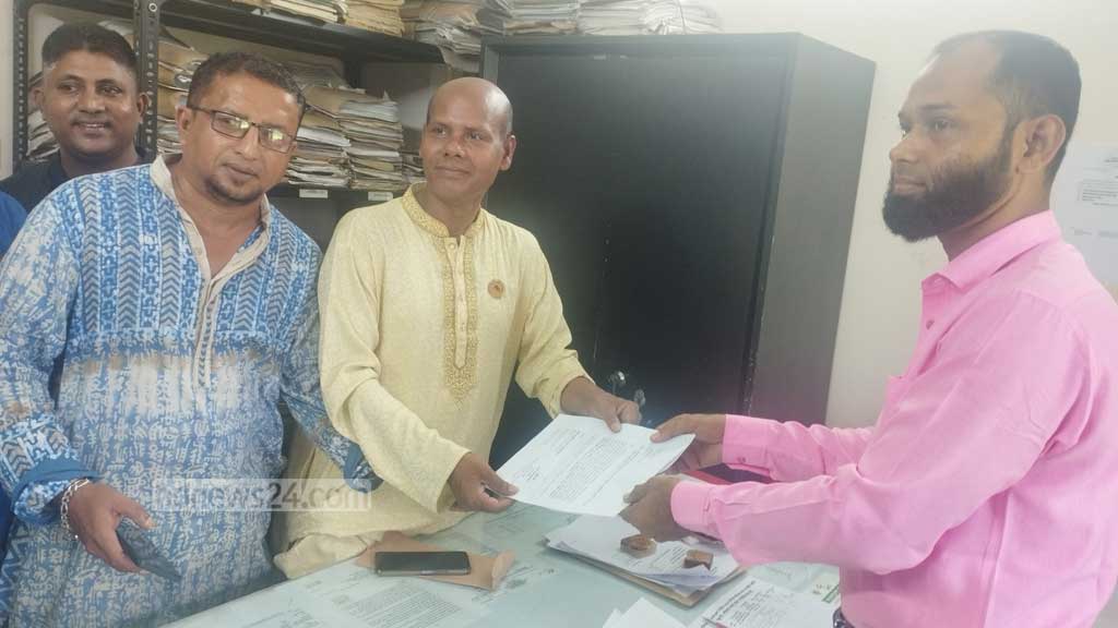 বরিশালে হাতপাখার প্রার্থীর বিরুদ্ধে ধর্মীয় অনুভূতিতে আঘাতের অভিযোগ