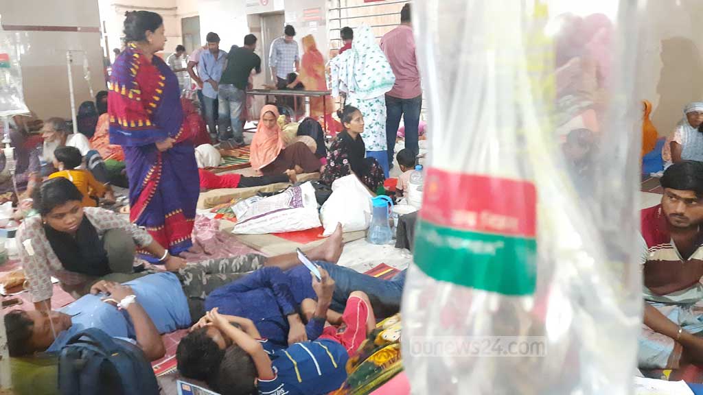 ডেঙ্গু: রোগীরা ছুটছে রাজধানীতে, হিমশিম খাচ্ছে ঢাকা মেডিকেল